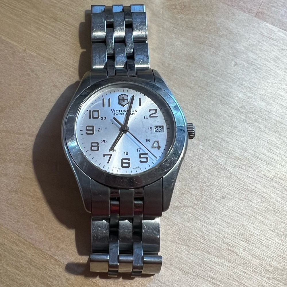 Victorinox Swiss Army Watch (Silver Face)